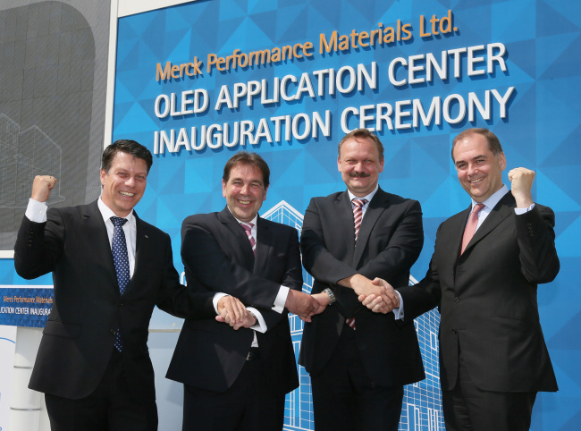 Merck executives pose during the opening ceremony of the company’s new OLED Application Center in Pyeongtaek, Gyeonggi Province, Thursday. From left are Michael Grund, managing director of Merck Korea; Walter Galinat, president and CEO of the performance materials business; Udo Heider, head of the OLED business; and Johannes Baillou, chairman of the Board of Partners of E. Merck KG.   Merck Korea
Merck executives pose during the opening ceremony of the company’s new OLED Application Center in Pyeongtaek, Gyeonggi Province, Thursday. From left are Michael Grund, managing director of Merck Korea; Walter Galinat, president and CEO of the performance materials business; Udo Heider, head of the OLED business; and Johannes Baillou, chairman of the Board of Partners of E. Merck KG.   Merck Korea