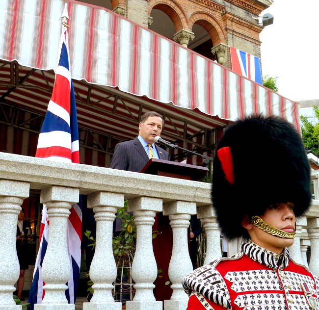 British Ambassador Charles Hay speaks at a reception Thursday at the ambassador’s residence in Seoul, which marked the birthday of Queen Elizabeth II. (Joel Lee/The Korea Herald)