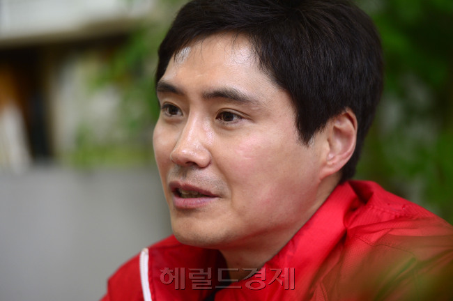 김성수 아이스하키팀 동양 이글스 감독. 박해묵 기자/mook@heraldcorp.com