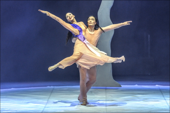 A scene from “Sinsi: the Festival of the Sun” by Seoul Metropolitan Dance Theater.   Sejong Center