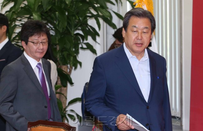 4일 국회에서 열린 새누리당 최고위원회의.
정희조 기자/checho@heraldcorp.com
4일 국회에서 열린 새누리당 최고위원회의.
정희조 기자/checho@heraldcorp.com  150604
