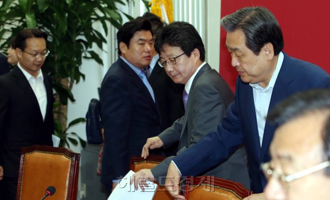 4일 국회에서 열린 새누리당 최고위원회의.<br />정희조 기자/checho@heraldcorp.com  150604
4일 국회에서 열린 새누리당 최고위원회의.
정희조 기자/checho@heraldcorp.com  150604
