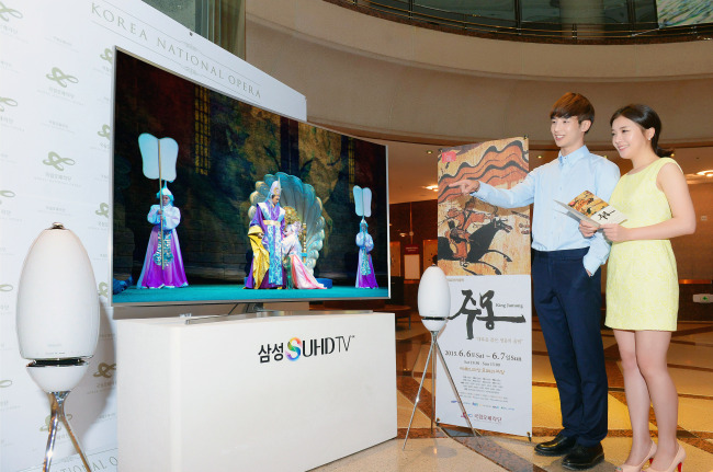 Samsung Electronics is scheduled to display its high-end SUHD TVs and wireless audio speaker, dubbed 360, to show video clips featuring the production process of the opera “Jumong” at Seoul Arts Center in southern Seoul from June 6-7.   Samsung Electronics