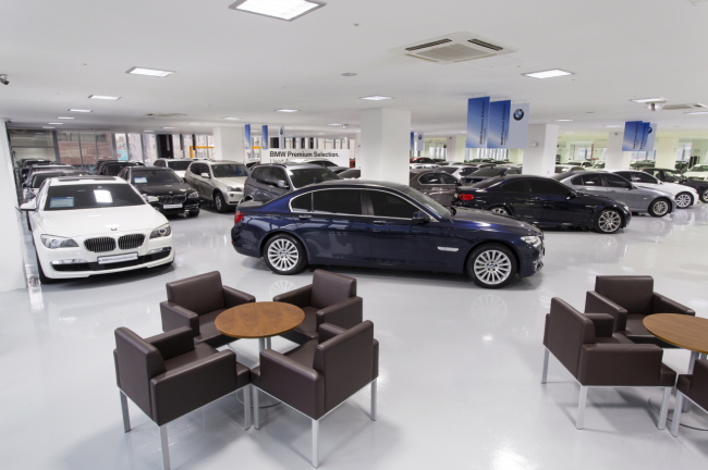 BMW’s certified used cars are displayed at the BMW Premium Selection showroom in Dongdaemun, Seoul. The German carmaker launched the BPS services for its used car business in 2005.  BMW Korea