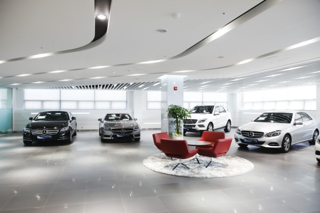 Mercedes-Benz’s preowned cars, certified under the brand name of StarClass, are displayed at the Suwon StarClass showroom in Gyeonggi Province.   Mercedes-Benz Korea