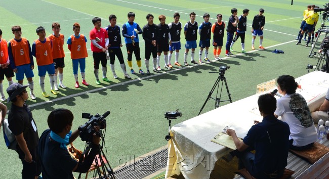 여러 사정으로 축구를 그만둬야 했던 ‘축구미생’들의 진짜 축구이야기를 담아낼 KBS 2TV 새 예능 프로그램 ‘청춘FC’가 지난 1~2일 양일간 경기도 수원 월드컵경기장 보조경기장에서 1차테스트를 진행했다. 윤병찬 기자/yoon4698@heraldcorp.com