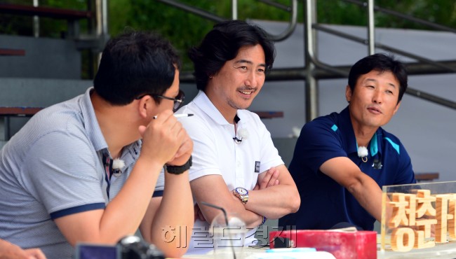 여러 사정으로 축구를 그만둬야 했던 ‘축구미생’들의 진짜 축구이야기를 담아낼 KBS 2TV 새 예능 프로그램 ‘청춘FC’가 지난 1~2일 양일간 경기도 수원 월드컵경기장 보조경기장에서 1차테스트를 진행했다. 윤병찬 기자/yoon4698@heraldcorp.com