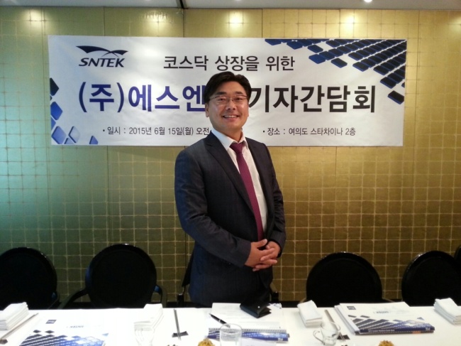 안경준 에스엔텍 대표이사가 15일 서울 여의도에서 기자간담회를 열고 코스닥 상장에 대해 설명하고 있다.