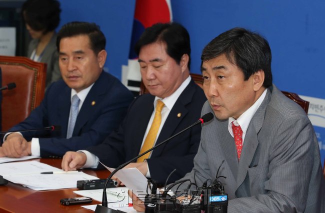 이종걸 새정치민주연합 원내대표가 9일 국회에서 열린 원내대책회의에서 모두 발언을 하고 있다.  정희조 기자/checho@heraldcorp.com