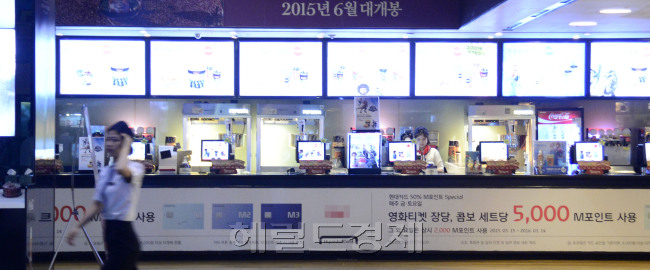 서울 도심의 한 극장이 메르스의 여파로 관객들을 찾아보기가 힘들다. 박해묵 기자/mook@heraldcorp.com
