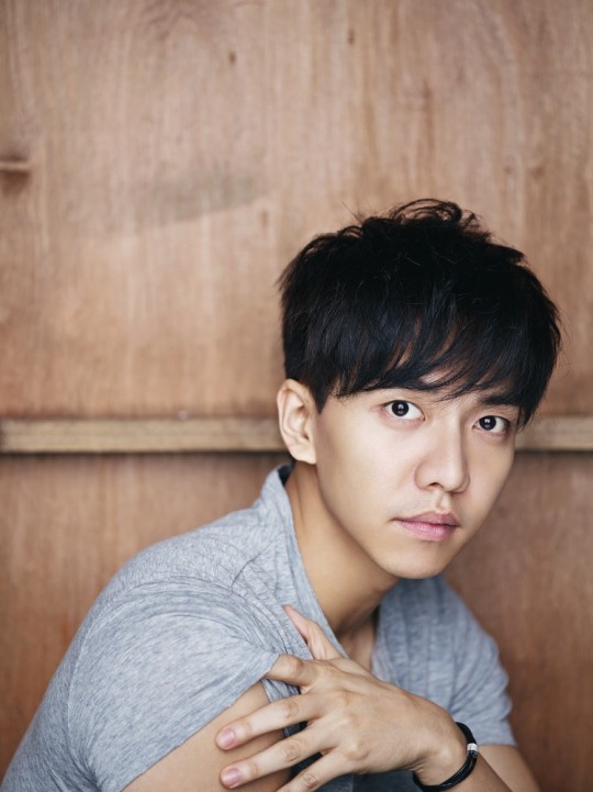 Lee Seung-gi.   Hook Entertainment