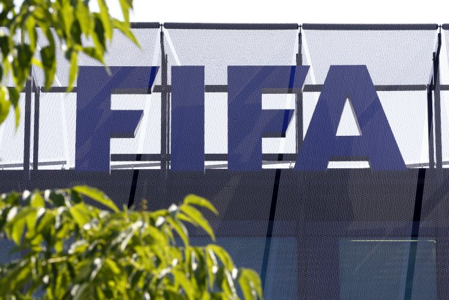 <YONHAP PHOTO-2450> The logo of soccer's international governing body FIFA is seen on its headquarters in Zurich, Switzerland, in this May 27, 2015 file photo. FIFA will hold an extraordinary executive committee meeting in July to discuss dates for the presidential election which will choose a replacement for Sepp Blatter, soccer's governing body said on Wednesday June 10, 2015. REUTERS/Ruben Sprich/Files/2015-06-10 18:06:37/ <저작권자 ⓒ 1980-2015 ㈜연합뉴스. 무단 전재 재배포 금지.>
The logo of FIFA is seen on its headquarters in Zurich, Switzerland.   Reuters-Yonhap