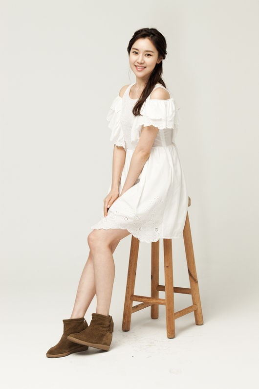김예원, JYP와 전속계약…‘한솥밥’ 백아연 응원 “사랑스러워”