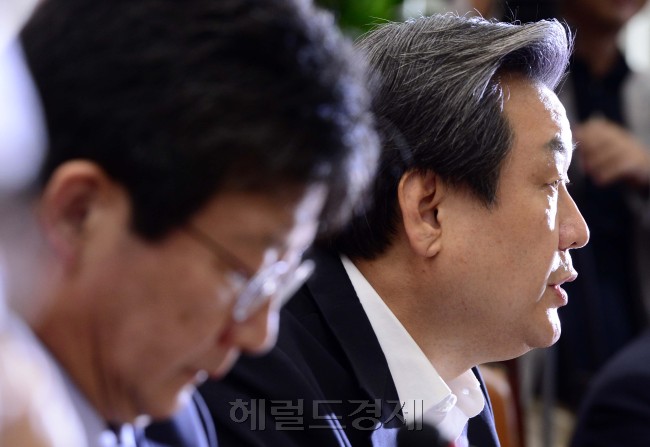 15일 오전 김무성 새누리당 대표가 서울 국회에서 열린 최고위원회에서 모두 발언을 하고 있다.  사진=박해묵 기자/