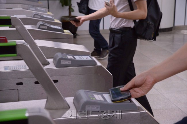 지하철料 인상 대기…무거운 서민 발걸음