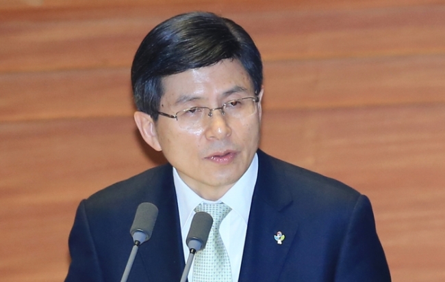 Prime Minister Hwang Kyo-ahn answers questions from lawmakers at the National Assembly in Seoul on Friday. (Yonhap)