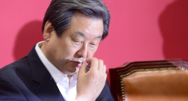 22일 오전 서울 여의도 국회에서 새누리당 최고위원회의가 열린 가운데 김무성 대표가 모두발언을 하고 있다. 박해묵 기자/mook@heraldcorp.com
22일 오전 서울 여의도 국회에서 새누리당 최고위원회의가 열린 가운데 김무성 대표가 모두발언을 하고 있다. 박해묵 기자/mook@heraldcorp.com