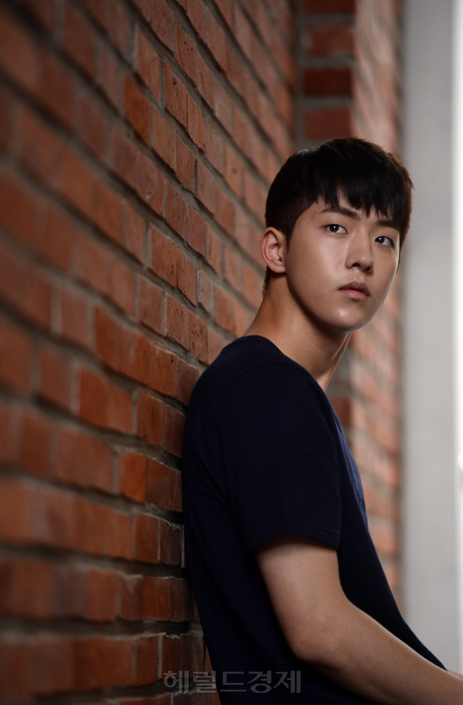 26일 오전 모델 출신 배우 남주혁이 헤럴드경제 본사를 방문해 인터뷰에 앞서 포즈를 취하고 있다./안훈 기자  rosedale@heraldcorp.com 2015.06.26
26일 오전 모델 출신 배우 남주혁이 헤럴드경제 본사를 방문해 인터뷰에 앞서 포즈를 취하고 있다./안훈 기자  rosedale@heraldcorp.com 2015.06.26