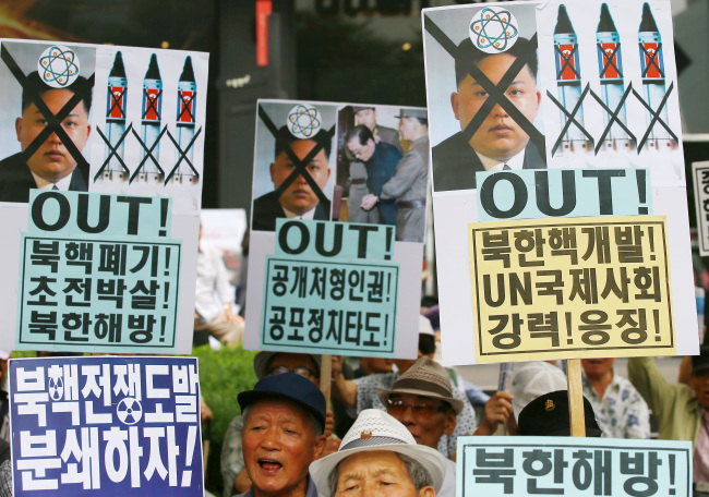 A group of conservative activists hold a rally against North Korea and its nuclear weapon development program in Seoul, Thursday.  Yonhap