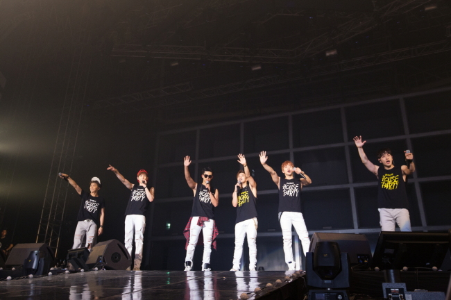 2PM's strength in unity shines at 'House Party' concert - The