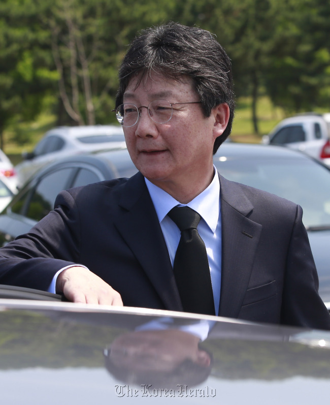 Ruling Saenuri Party floor leader Rep. Yoo Seung-min attends the Navy’s 2nd Fleet Command in Pyeongtaek, Gyeonggi Province, on the 13th anniversary of the Second Battle of Yeonpyeong, Monday. Yonhap