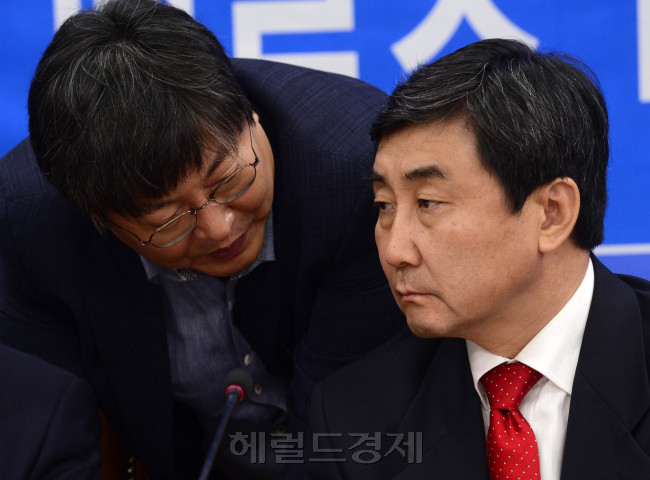 <사진설명>새정치민주연합 이종걸 원내대표가 30일 오전 서울 여의도 국회에서 원내대책회의를 주재하고 있다. 박해묵 기자/mook@heraldcorp.com