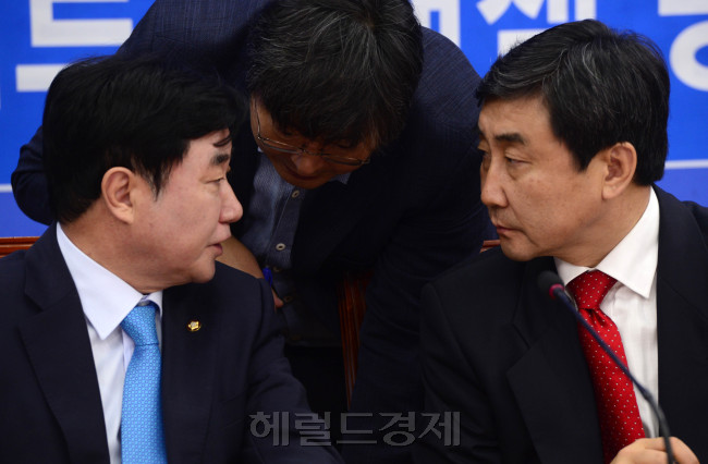이종걸 새정치민주연합 원내대표가 30일 오전 서울 여의도 국회에서 원내대책회의를 주재하고 있다. 박해묵 기자/mook@heraldcorp.com