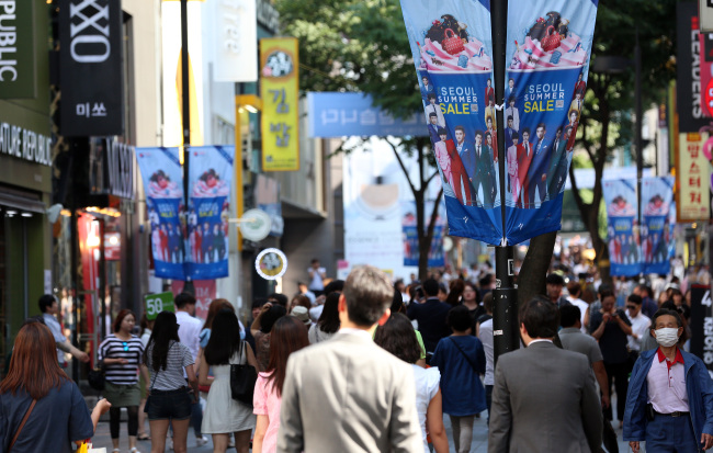 Seoul’s shopping district Myeongdong, once affected by the MERS outbreak, is filled with visitors on Wednesday. (Yonhap)
