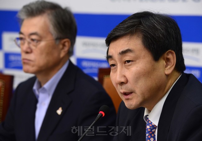 3일 오전 서울 여의도 국회에서 새정치민주연합 최고위원회의가 열린 가운데 이종걸 원내대표가 모두발언을 하고 있다. 박해묵 기자/mook@heradlcorp.com