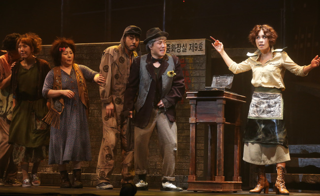 URINETOWN — A scene from the local rendition of “Urinetown: The Musical,” currently playing at Hongik University Daehangno Art Center in Seoul (Yonhap)