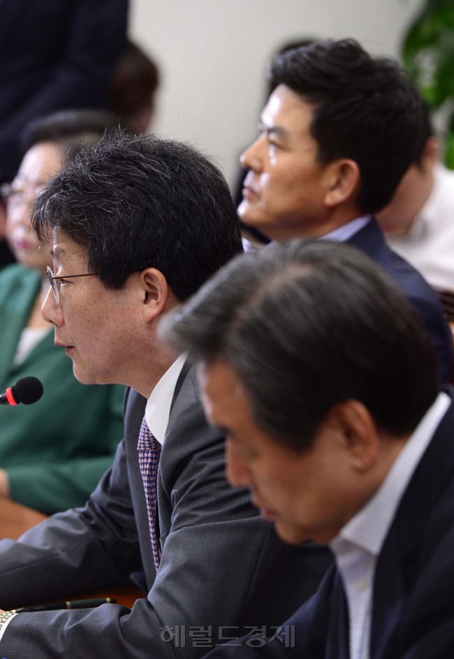 유승민 새누리당 원내대표가 6일 오전 서울 여의도 국회에서 열린 최고위원회의에서 모두발언을 하고 있다. 박해묵 기자/mook@heraldcorp.com