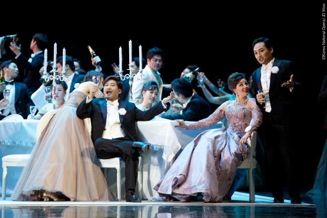 Scene from the Korea National Opera’s past production of Giuseppe Verdi’s “La traviata.”   Korea National Opera