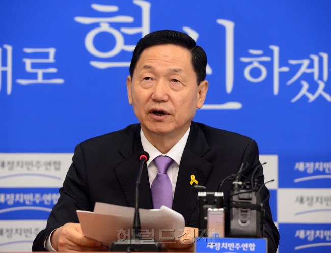 <사진설명> 김상곤 새정치민주연합 혁신위원장이 10일 오전 서울 여의도 국회 당대표 회의실에서 3차 혁신안을 발표하고 있다. 박해묵 기자/mook@heraldcorp.com