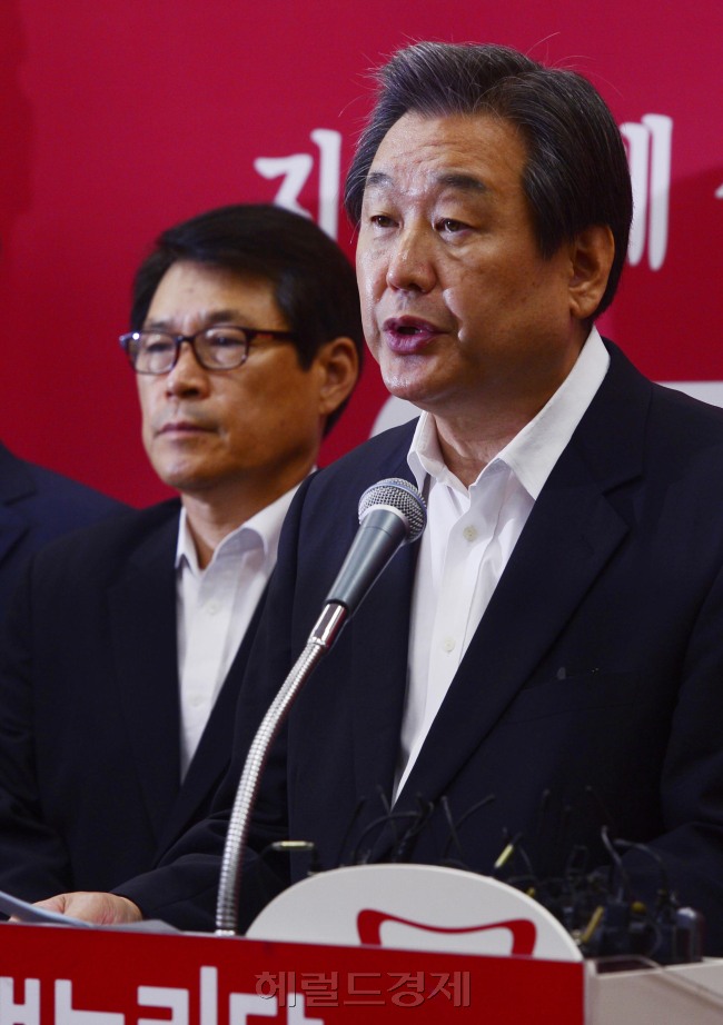 새누리당 김무성 대표가 13일 오전 서울 여의도 국회에서 취임 1주년 기자회견을 갖고 있다.
박해묵 기자/mook@heralcorp.com