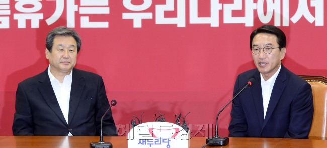 현기환 신임 청와대 정무수석비서관이 14일 오전 취임 인사차 서울 여의도 국회를 찾아 김무성 새누리당 대표를 예방하고 있다. 박해묵 기자/mook@heraldcorp.com