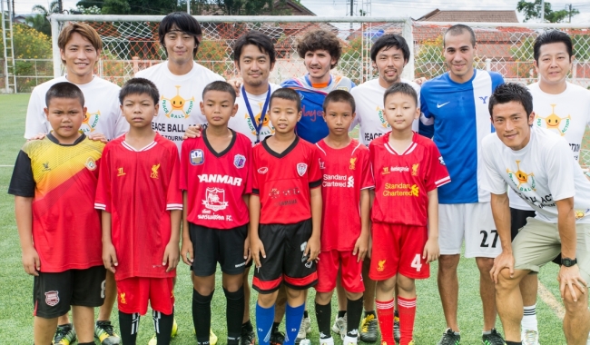 Kids and volunteers pose at a tournament for migrant children from Myanmar in Mae Sot.   Hiroshi Kanao