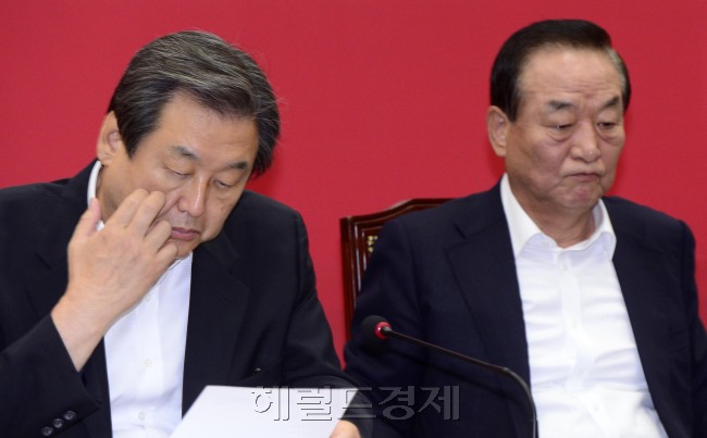 새누리당 김무성 대표가 20일 최고위원회의에서 “하반기엔 우리 미래를 위해 노동개혁을 최우선 현안으로 삼고 당력을 총동원하겠다”고 말했다. 박해묵 기자/mook@heraldcorp.com