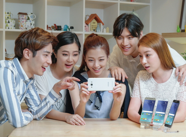 Samsung Electronics opened preorders for its mid-tier smartphone, the Galaxy A8, from Tuesday through Wednesday through mobile carrier SK Telecom in the domestic market.   Samsung