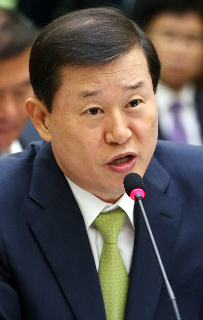 <YONHAP PHOTO-0582> 국가인권위원장에 이성호 서울중앙지방법원장 내정 (서울=연합뉴스) 청와대는 20일 신임 국가인권위원회 위원장에 이성호 서울중앙지방법원장(57)을 내정했다고 밝혔다. 2015.7.20 << 연합뉴스DB >> photo@yna.co.kr/2015-07-20 10:09:08/ <저작권자 ⓒ 1980-2015 ㈜연합뉴스. 무단 전재 재배포 금지.>
Lee Seong-ho