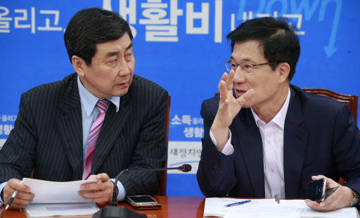 NPAD Rep. Lee Jong-kul (left) and NPAD Rep. Shin Kyoung-min. (Yonhap)