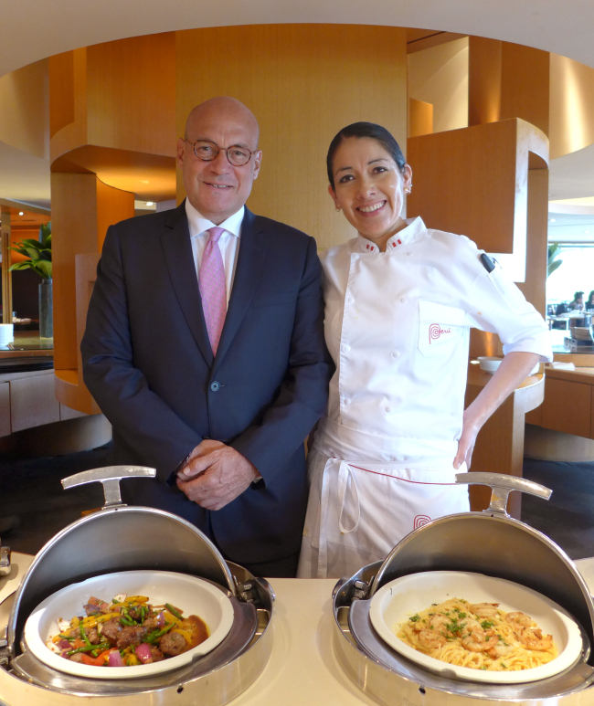 Peruvian Ambassador Jaime Pomareda (left) and Peruvian chef based in Shanghai, Maria Rosa Vasquez, pose at the Terrace Restaurant of the Grand Hyatt Seoul on Friday.
Joel Lee/The Korea Herald