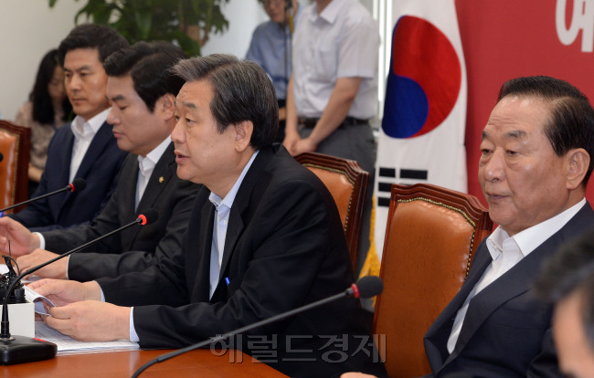 김무성 새누리당 대표가 23일 오전 국회에서 열린 최고위원회의에서 모두발언을 하고 있다. 안훈 기자/rosedale@heraldcorp.com