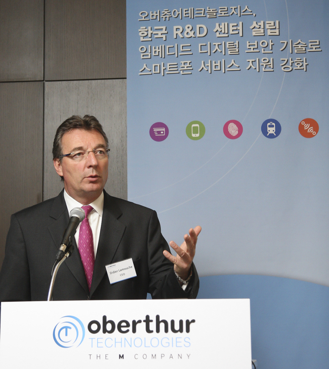 Oberthur Technologies chief executive Didier Lamouche discusses the firm’s mobile security solutions at a press meeting in Seoul on Thursday.   Oberthur Technologies