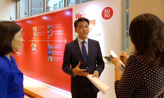 Singaporean Ambassador Yip Wei Kiat (center) speaks to journalists at the opening ceremony of the photo exhibition “We: Defining Stories” at the Seoul Finance Center on Thursday.   Joel Lee/The Korea Herald
Singaporean Ambassador Yip Wei Kiat (center) speaks to journalists at the opening ceremony of the photo exhibition “We: Defining Stories” at the Seoul Finance Center on Thursday.   Joel Lee/The Korea Herald
