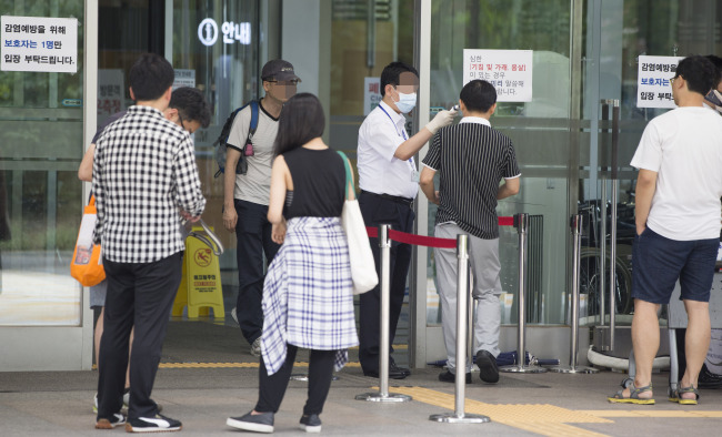 Seoul is to announce its “de-facto end” of the health crisis Tuesday. (Yonhap)
