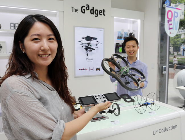 MOBILE ACCESSORY -- LG Uplus on Monday unveiled its plan to beef up its accessory business for mobile phones. The IT accessories, including portable speakers and drones, will be available at its dealer shops in partnership with mobile accessory retailer Gadget as well as online.  LG Uplus