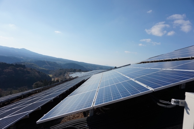 한화큐셀재팬이 일본 오이타현 기쓰키市의 산비탈에 세운 24MW 규모의 태양광 발전소