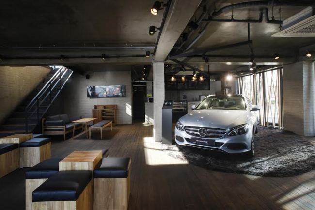 The interior of The Mercedes me Busan.    Mercedes-Benz Korea