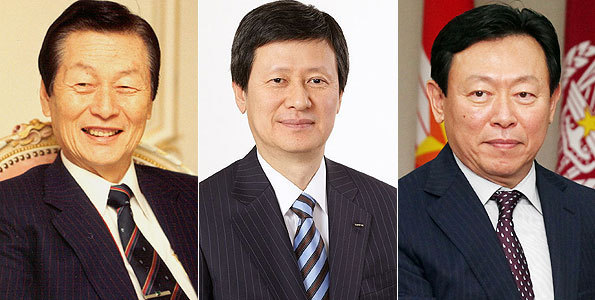 From left: Lotte founder Shin Kyuk-ho, first son Dong-joo and second son Dong-bin (Yonhap)