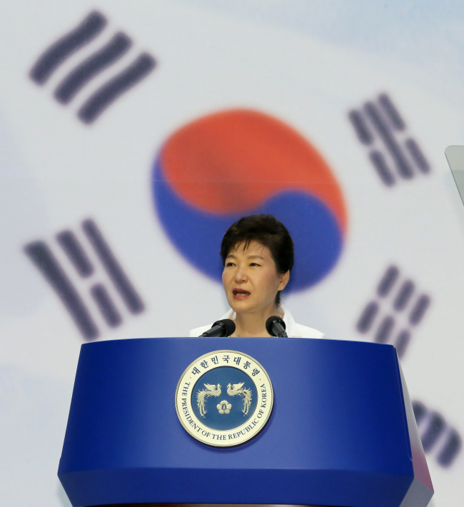 President Park Geun-hye delivers a speech to mark the 70th anniversary of Korea's liberation from Japan's colonial rule on Saturday in Seoul. (Yonhap)